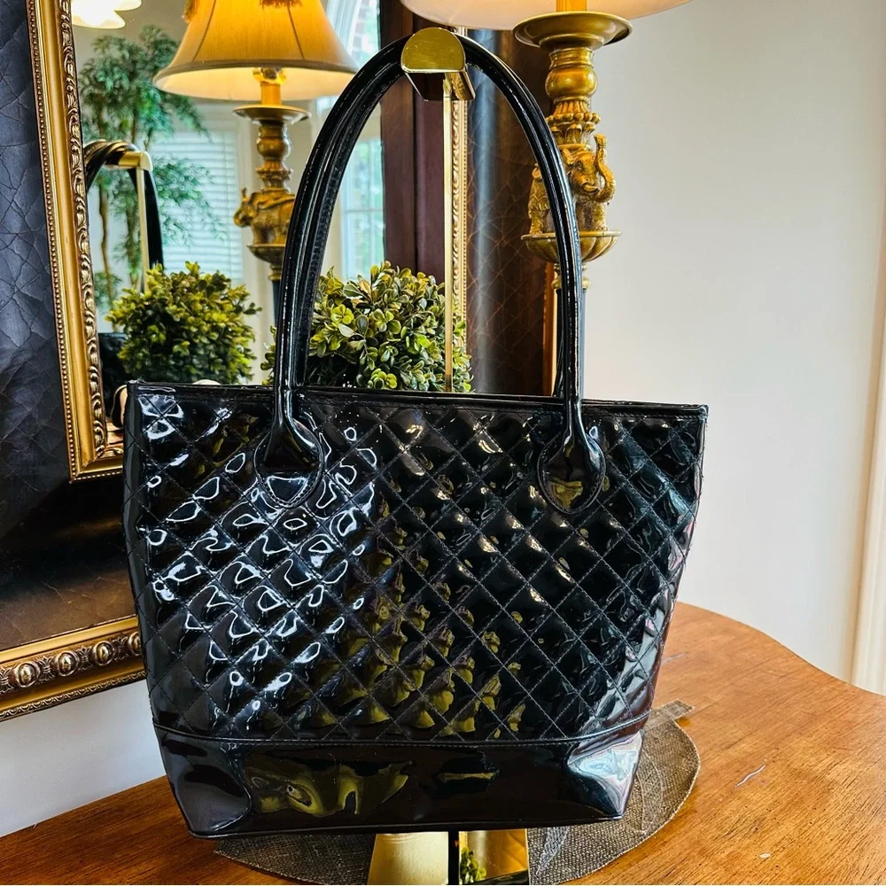 NORDSTROMS QUILTED PATTERN PLEATHER TOTE BAG 12”H - 16”W - 4 1/2”D Great Cond - Picture 4 of 12